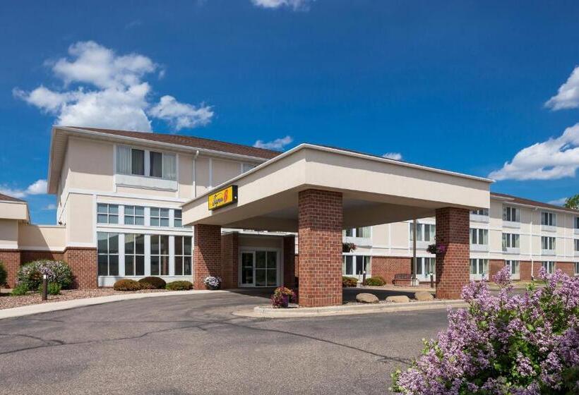 فندق على الطريق Super 8 By Wyndham Menomonie Wi