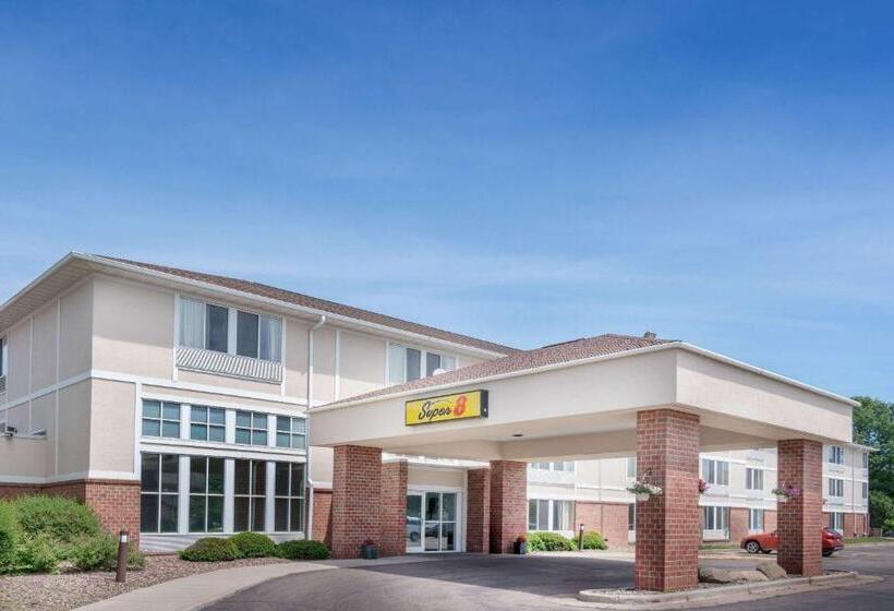فندق على الطريق Super 8 By Wyndham Menomonie Wi