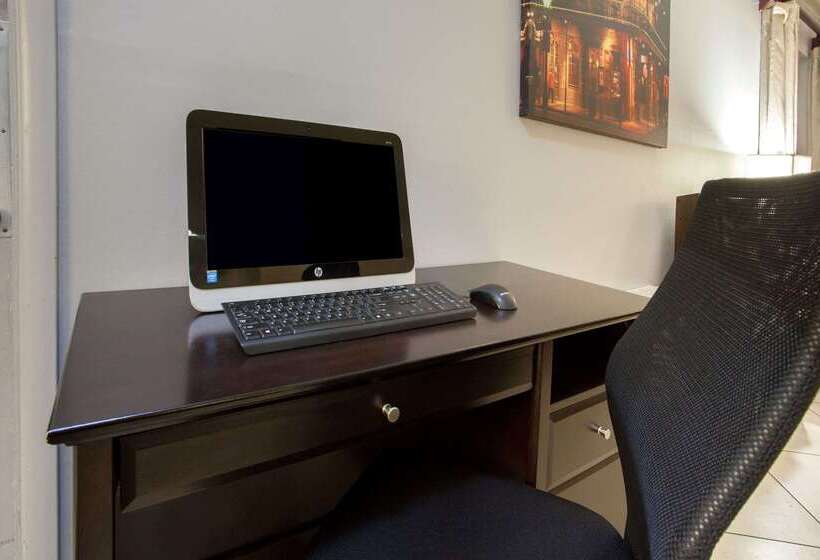 فندق على الطريق Super 8 By Wyndham West Monroe