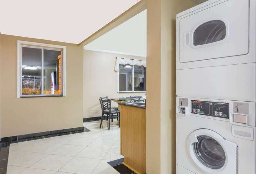 Мотель Super 8 By Wyndham Nephi