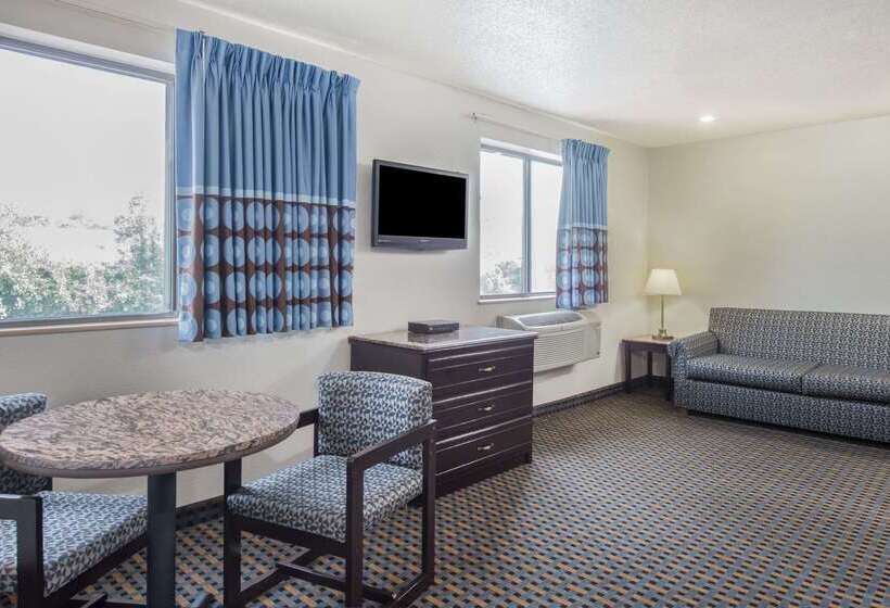 فندق على الطريق Super 8 By Wyndham New Castle