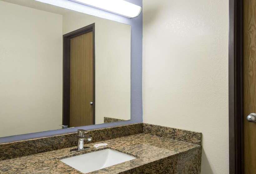 فندق على الطريق Super 8 By Wyndham New Castle