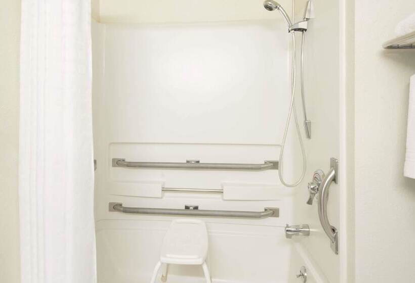 فندق على الطريق Super 8 By Wyndham New Castle