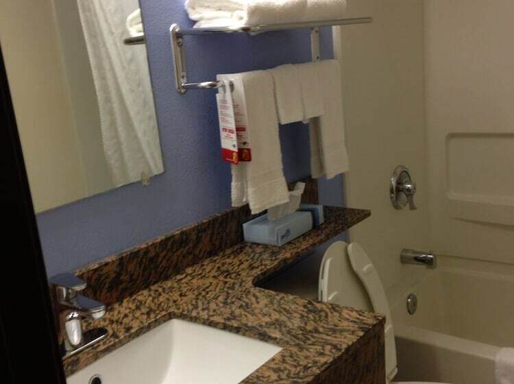 فندق على الطريق Super 8 By Wyndham New Castle