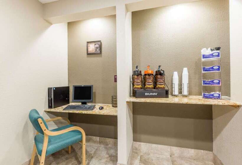 モーテル Super 8 By Wyndham Newton