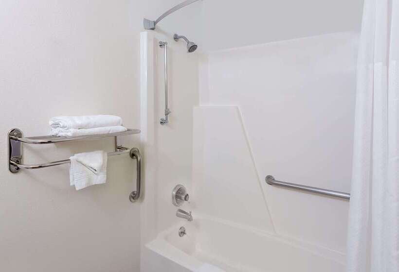 فندق على الطريق Super 8 By Wyndham Norfolk