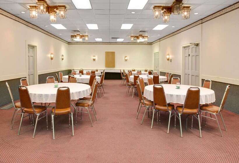 فندق على الطريق Super 8 By Wyndham Norman