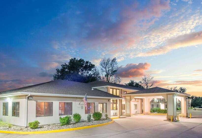 فندق على الطريق Super 8 By Wyndham Ottumwa