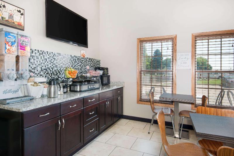 מוטל Super 8 By Wyndham Pella