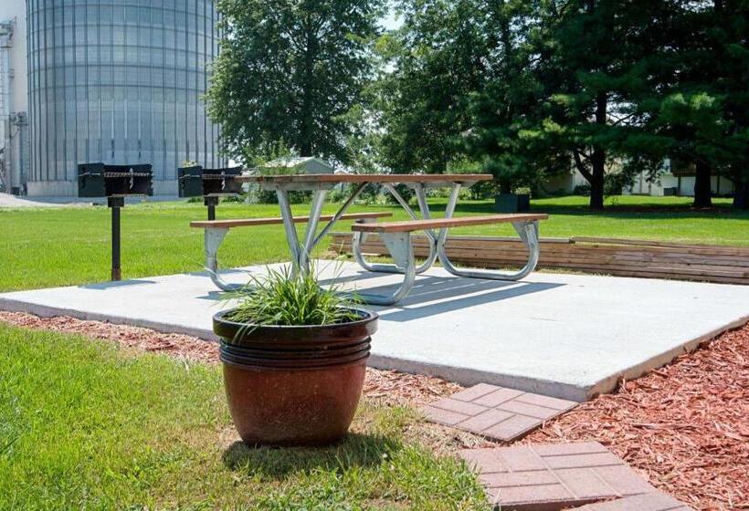 מוטל Super 8 By Wyndham Pella