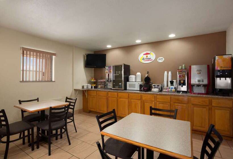 فندق على الطريق Super 8 By Wyndham Pleasanton