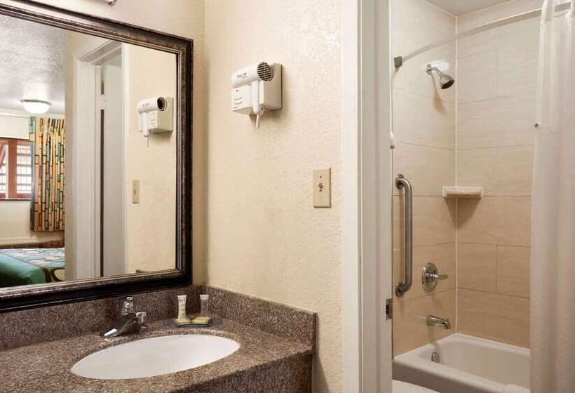 فندق على الطريق Super 8 By Wyndham Pleasanton