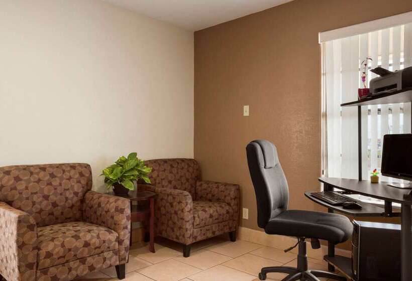 מוטל Super 8 By Wyndham Pleasanton