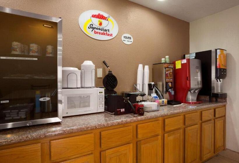 فندق على الطريق Super 8 By Wyndham Pleasanton