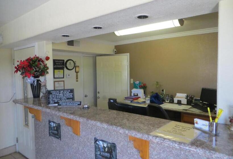 فندق على الطريق Super 8 By Wyndham Pleasanton