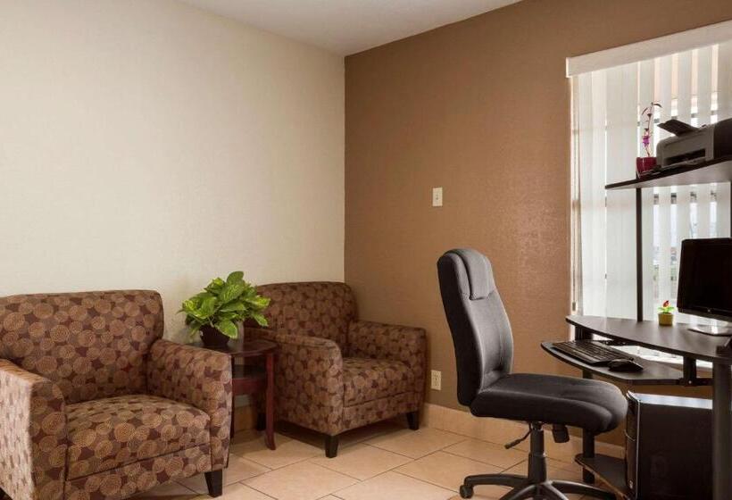 فندق على الطريق Super 8 By Wyndham Pleasanton