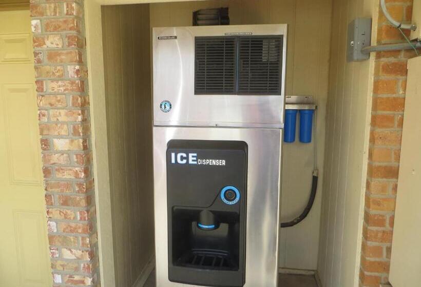 فندق على الطريق Super 8 By Wyndham Pleasanton