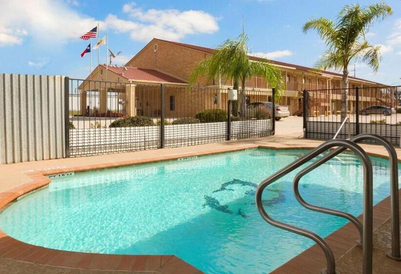 Мотель Super 8 By Wyndham Pleasanton