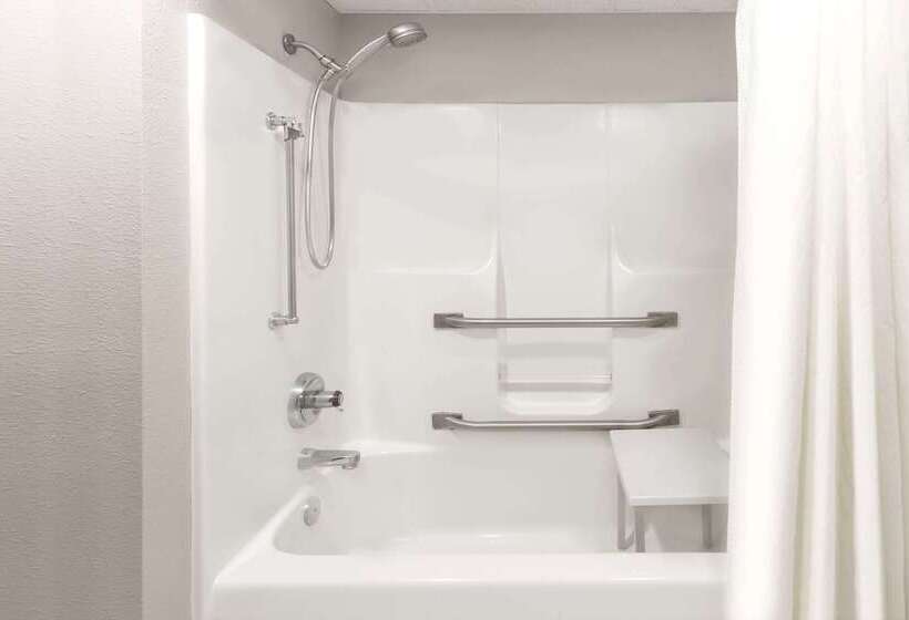 מוטל Super 8 By Wyndham Plymouth