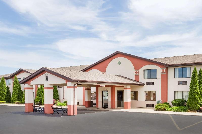 מוטל Super 8 By Wyndham Plymouth