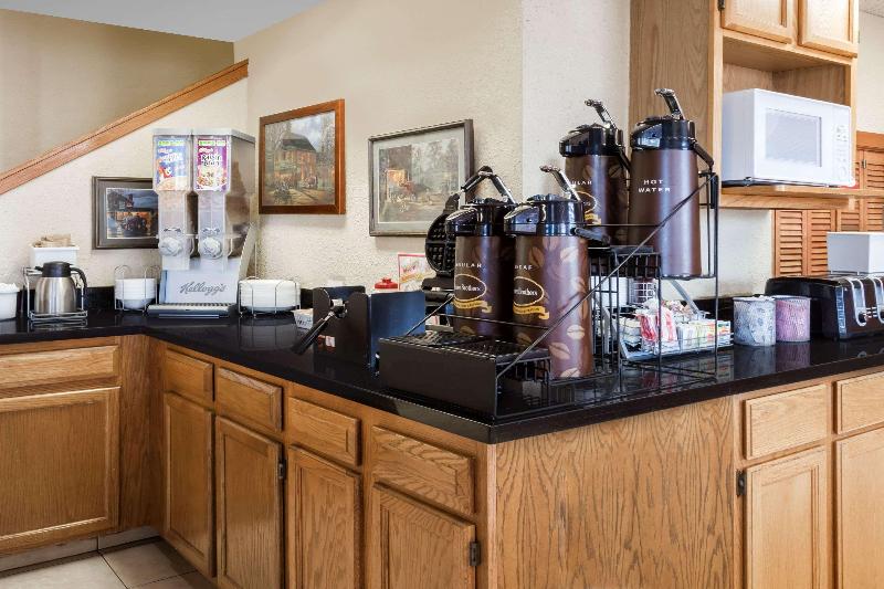 מוטל Super 8 By Wyndham Plymouth