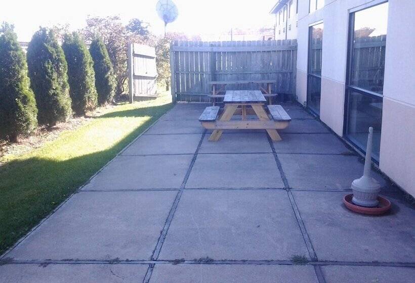 מוטל Super 8 By Wyndham Plymouth