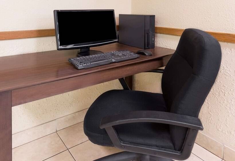 מוטל Super 8 By Wyndham Plymouth