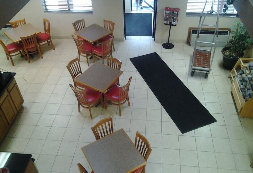 מוטל Super 8 By Wyndham Plymouth