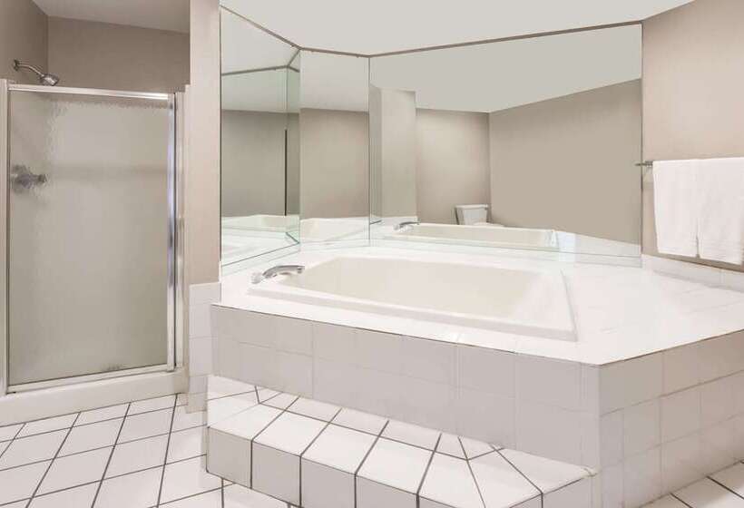 מוטל Super 8 By Wyndham Plymouth