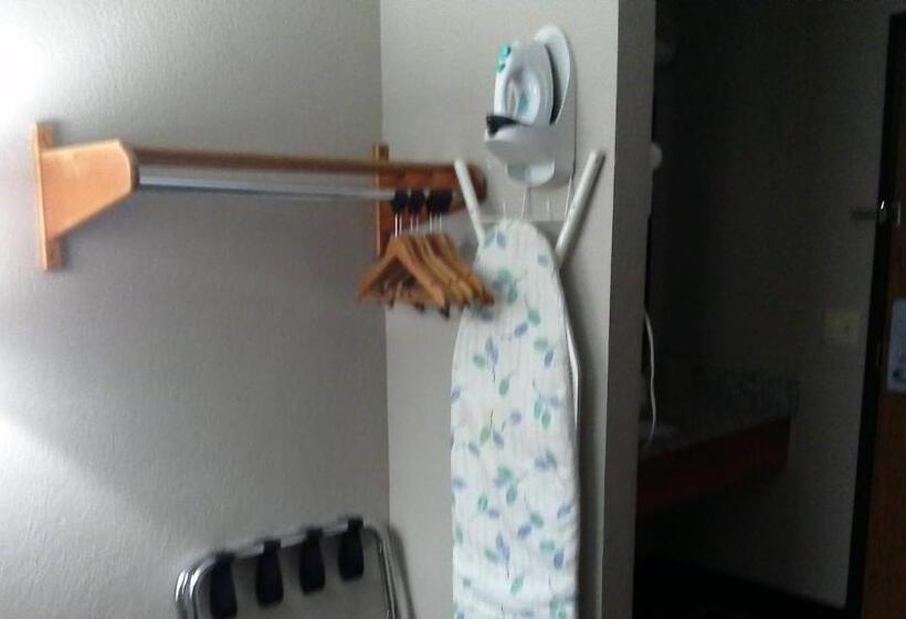 מוטל Super 8 By Wyndham Plymouth