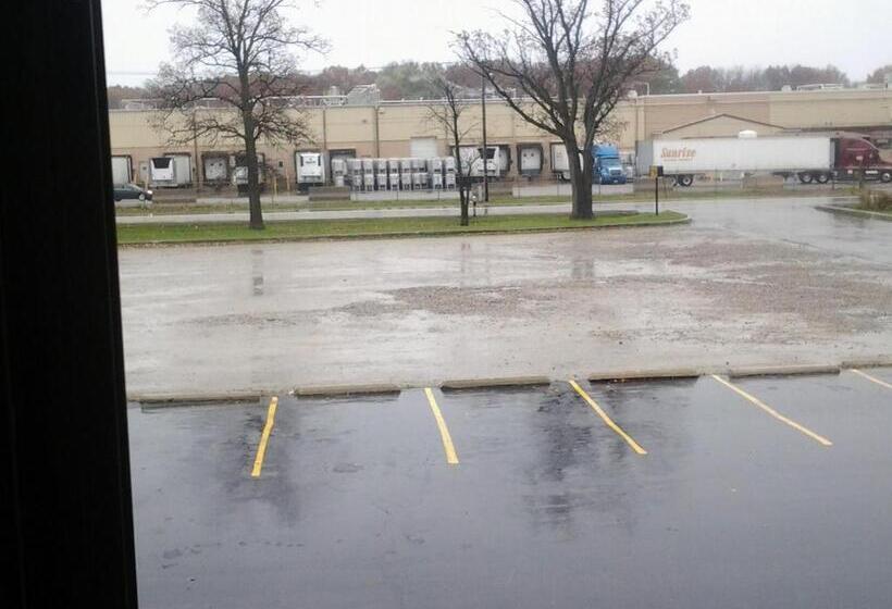 מוטל Super 8 By Wyndham Plymouth