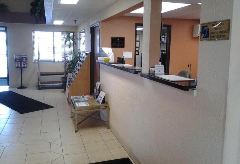 מוטל Super 8 By Wyndham Plymouth