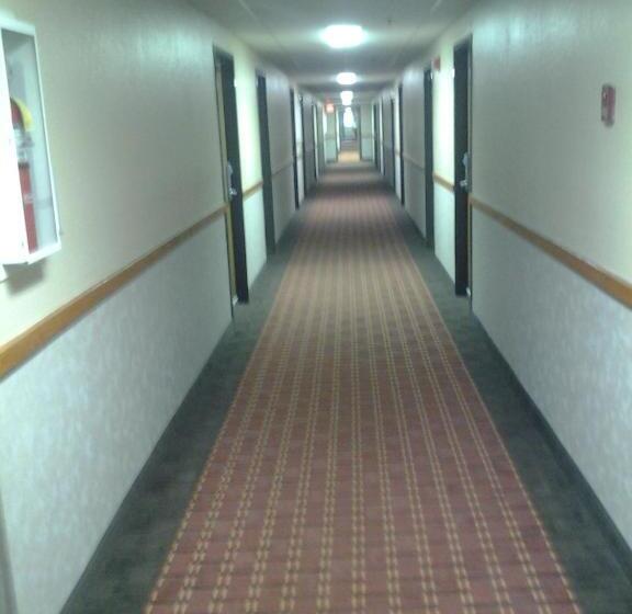 מוטל Super 8 By Wyndham Plymouth