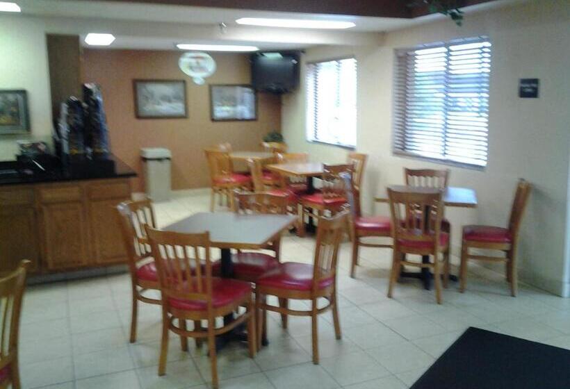 מוטל Super 8 By Wyndham Plymouth