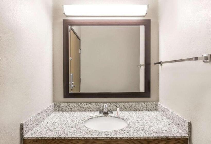 מוטל Super 8 By Wyndham Plymouth