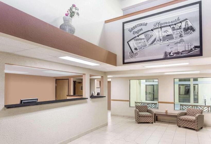 מוטל Super 8 By Wyndham Plymouth