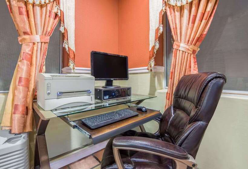 فندق على الطريق Super 8 By Wyndham Portales