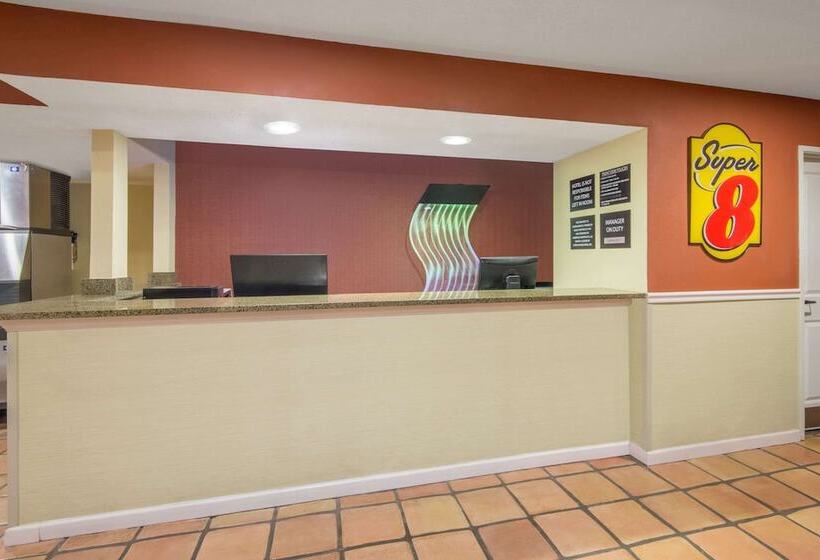 فندق على الطريق Super 8 By Wyndham Portales