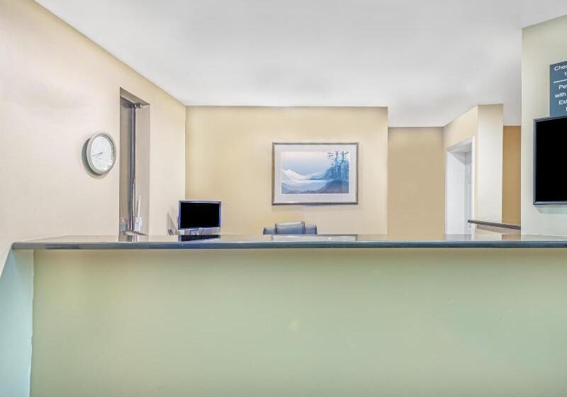 모텔 Super 8 By Wyndham Pueblo