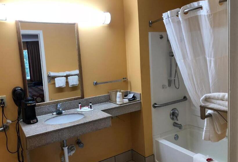 فندق على الطريق Baymont By Wyndham Richburg   Chester Area