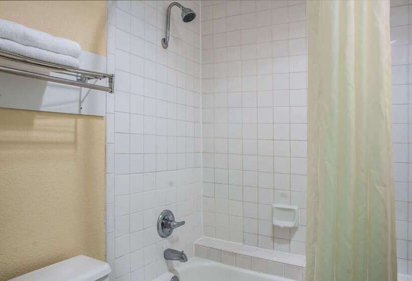 מוטל Super 8 By Wyndham San Marcos