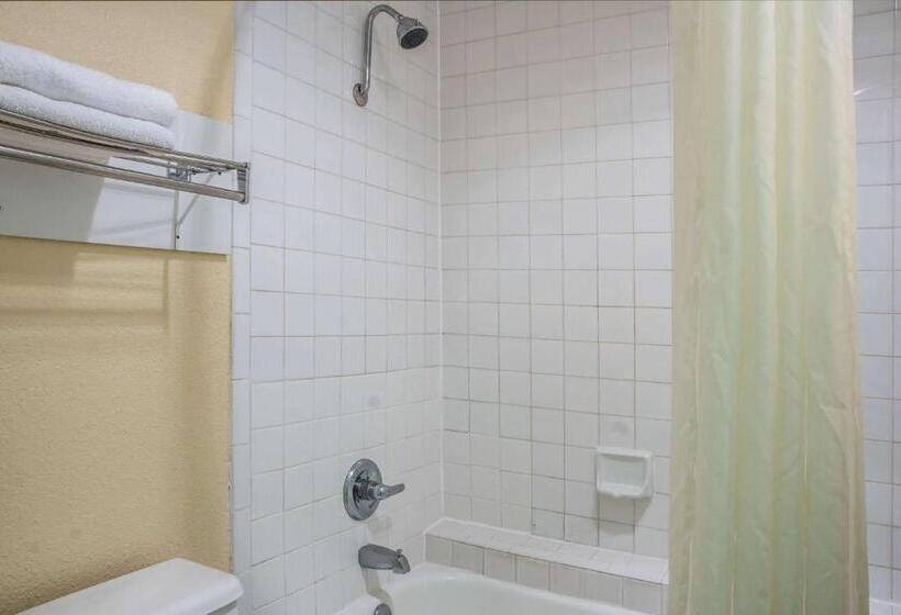 모텔 Super 8 By Wyndham San Marcos