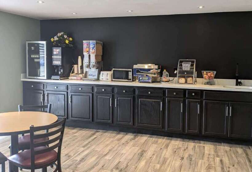 فندق على الطريق Super 8 By Wyndham Shelbyville