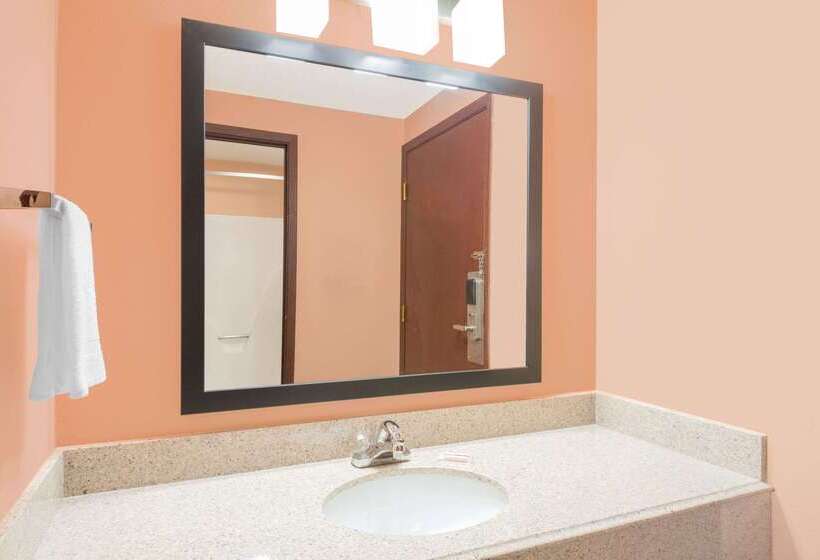 فندق على الطريق Super 8 By Wyndham Shelbyville