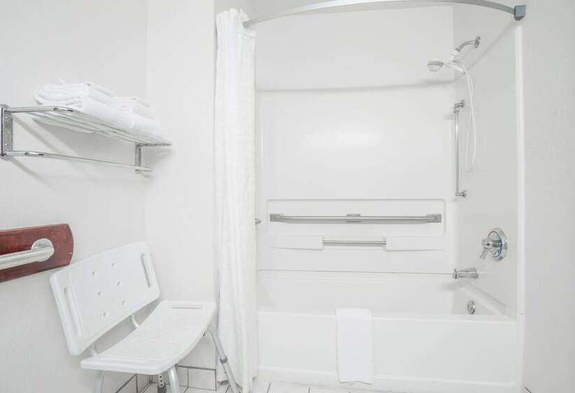 فندق على الطريق Super 8 By Wyndham South Boston Va