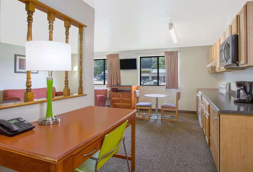 فندق على الطريق Super 8 By Wyndham South Boston Va