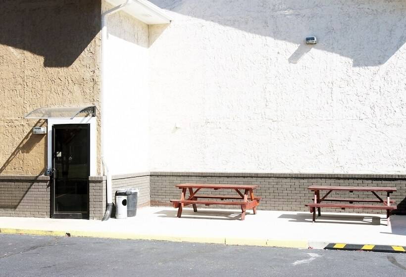 فندق على الطريق Super 8 By Wyndham South Boston Va