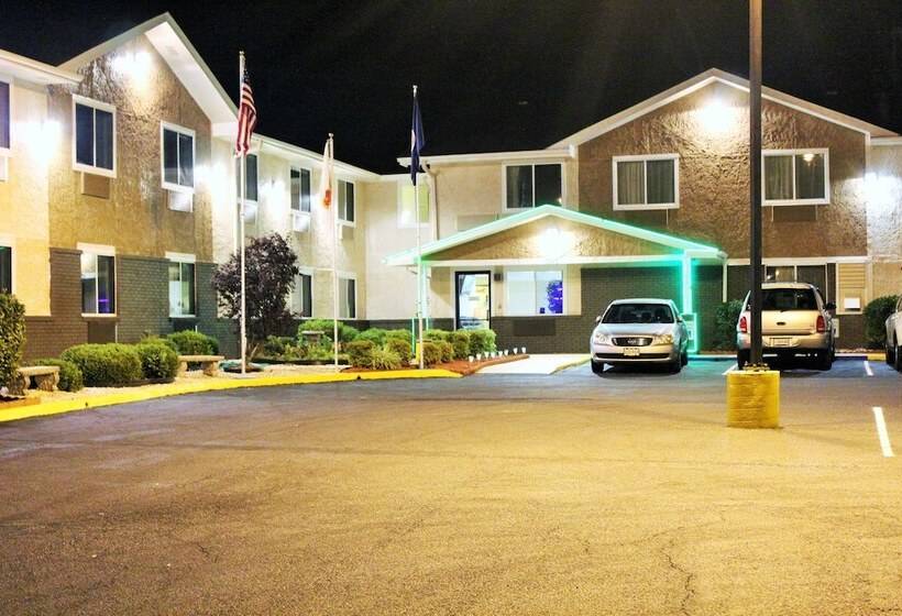 فندق على الطريق Super 8 By Wyndham South Boston Va