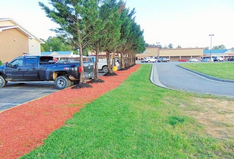 فندق على الطريق Super 8 By Wyndham South Boston Va