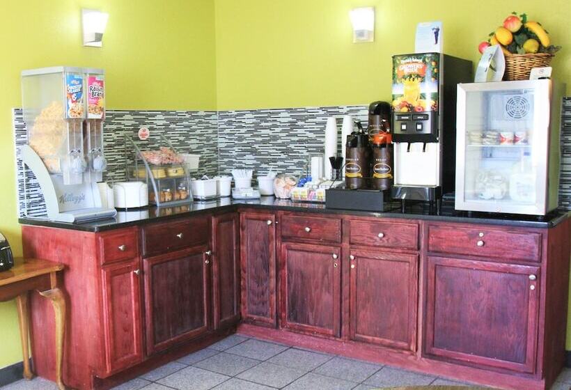 فندق على الطريق Super 8 By Wyndham South Boston Va